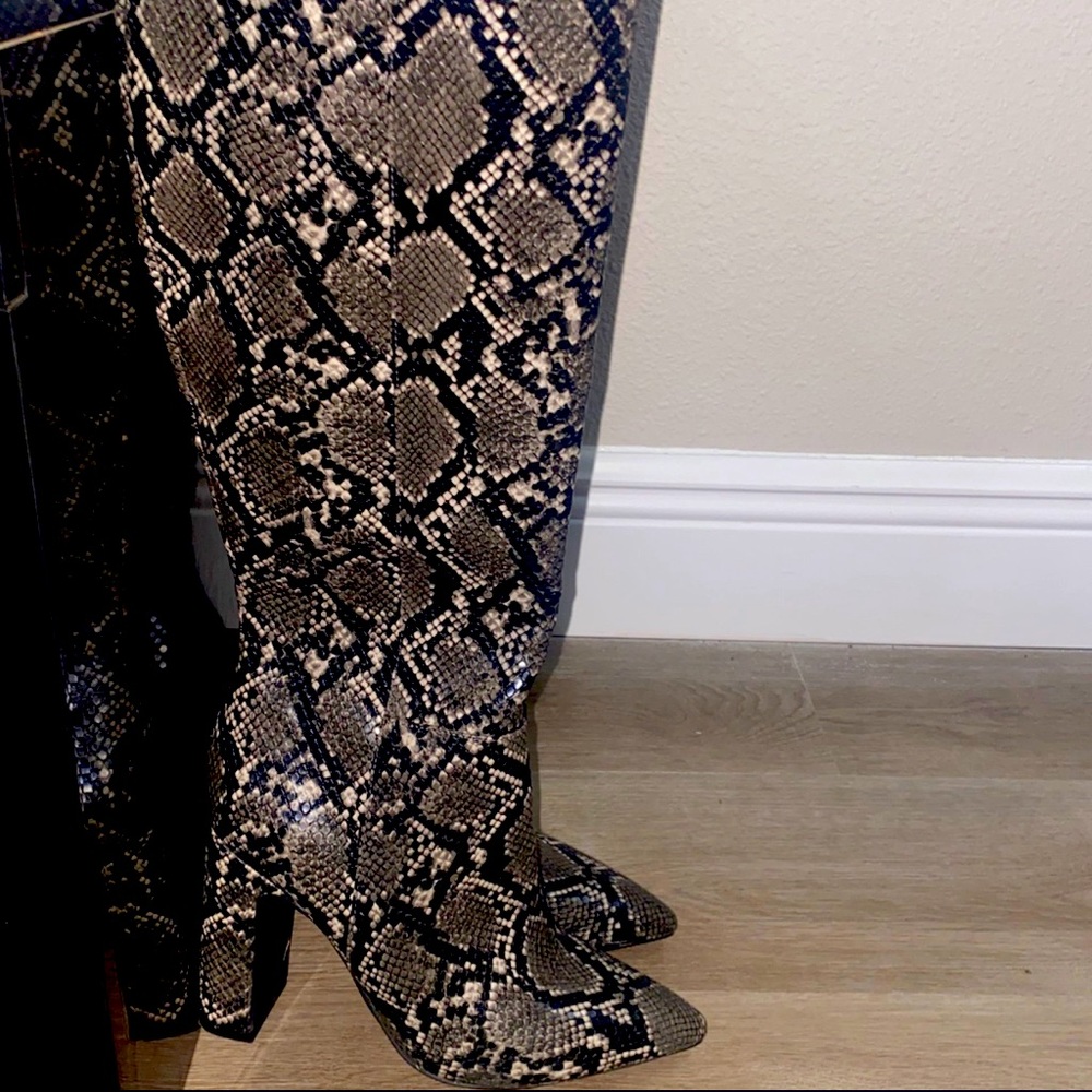 Brand new, never worn
Fresh out of box
7.5 (runs small)
In perfect condition